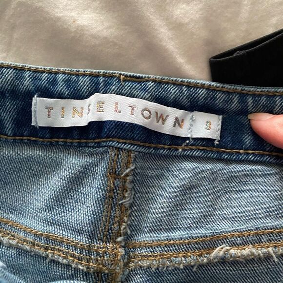 Tinseltown Jeans Size 9 (29) Juniors High Rise Mom Factory Distressed Raw Hem - Picture 7 of 9